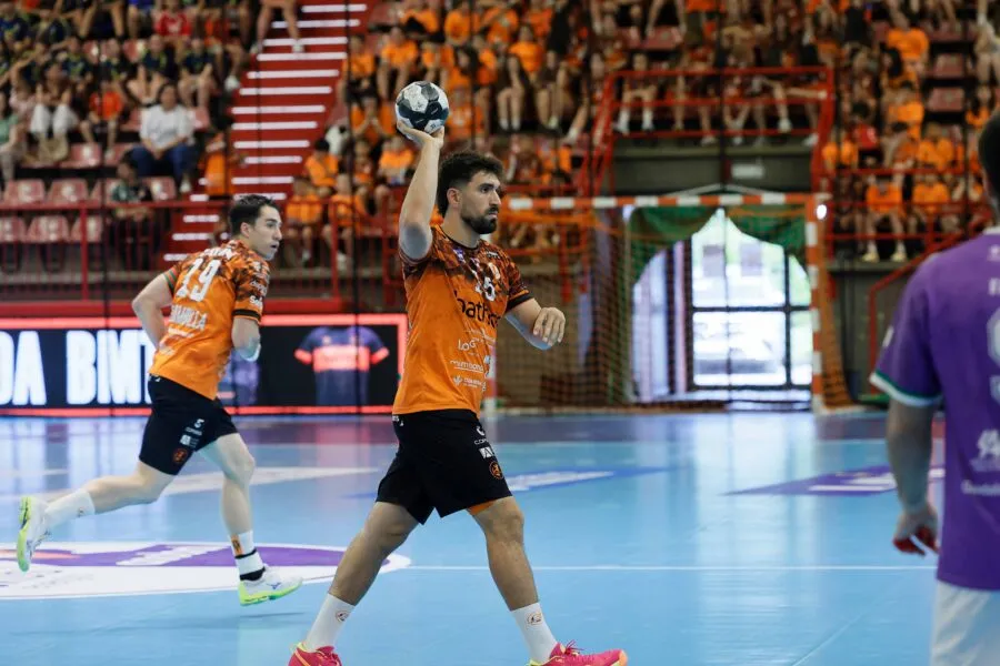 Noticias de Cantabria | El Cántabro | El Bathco BM Torrelavega inicia el asalto a la Copa del Rey con un choque de gigantes ante el Bidasoa