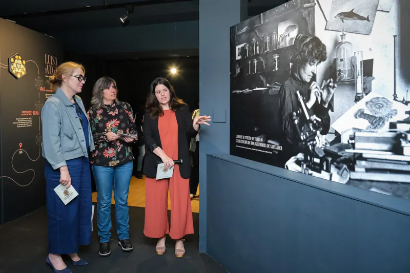 De izquierda a derecha, la DG de Cultura y Patrimonio, Eva Guillemriona Fernández, la directora del del Centro Oceanográfico de Santander del Instituto Español de Oceanografía, Izaskun Preciado, y la directora del MMC, Lucia Fernández. (Foto: Raúl Lucio)