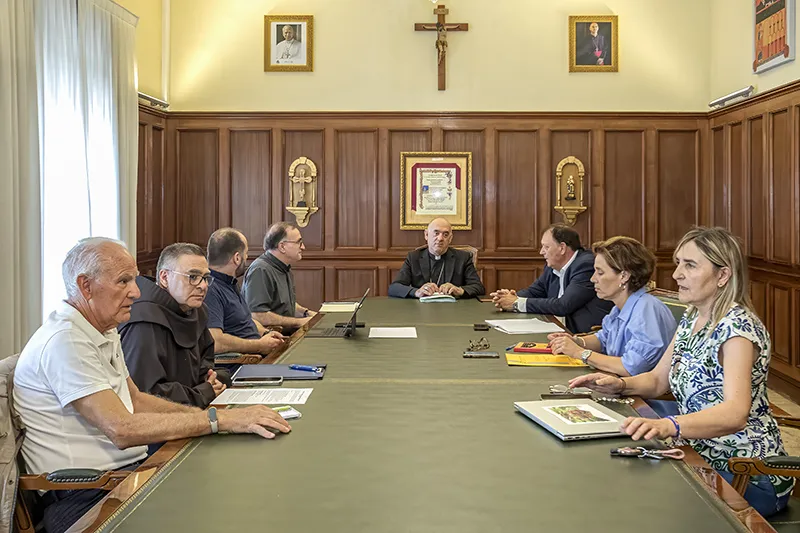 Momento de la reunión de la Comisión del Camino Lebaniego (FOTO: Emma Portillo)