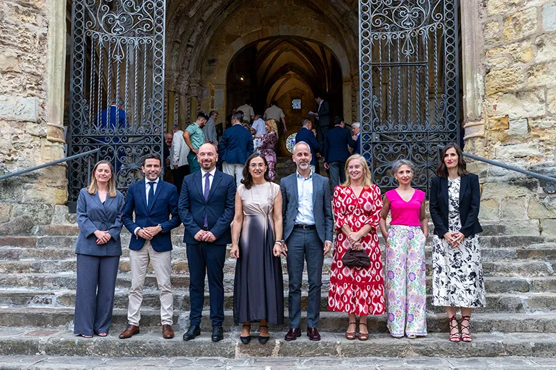 El consejero de Educación, Sergio Silva, junto con el resto de participantes de la inauguración (FOTO: Miguel López)