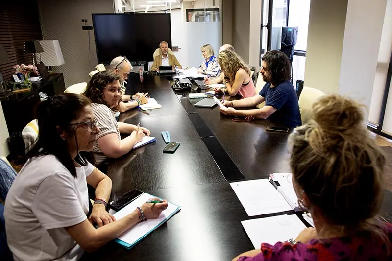 Imagen de la reunión de la Mesa de las Familias celebrada esta mañana. FOTO: Nacho Romero