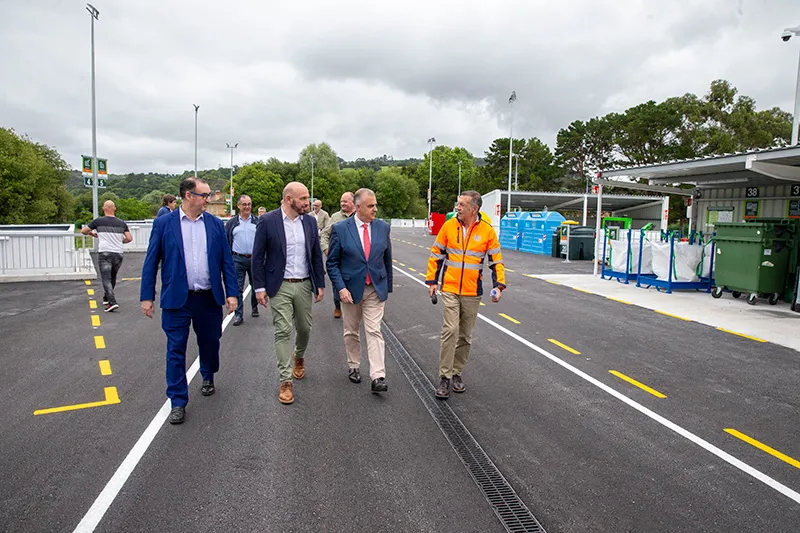 El consejero ha recorrido las nuevas instalaciones que serán gestionadas por la empresa pública MARE (Foto: Miguel López)