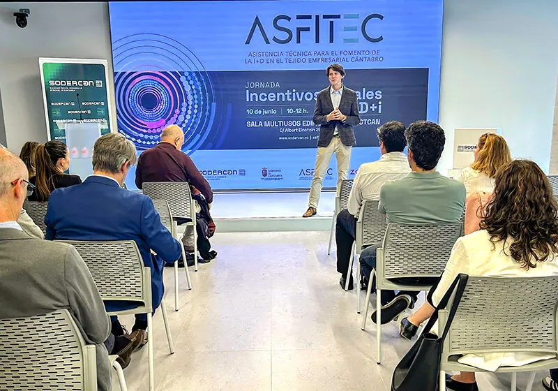 La sesión fue inaugurada por el director de Creación, Innovación y Consolidación Empresarial de SODERCAN, Alfredo Cuesta (Foto: Oficina de Comunicación)