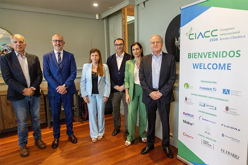 El consejero, junto al resto de autoridades, en la presentación del Congreso (Foto: Nacho Romero)