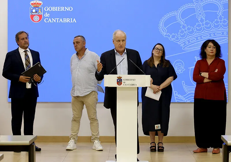 De izquierda a derecha, Francisco Aguilera, Mariano Carmona, Eduardo Arasti, Rosa Mantecón y Lucía Serrano (Foto: Lara Revilla)