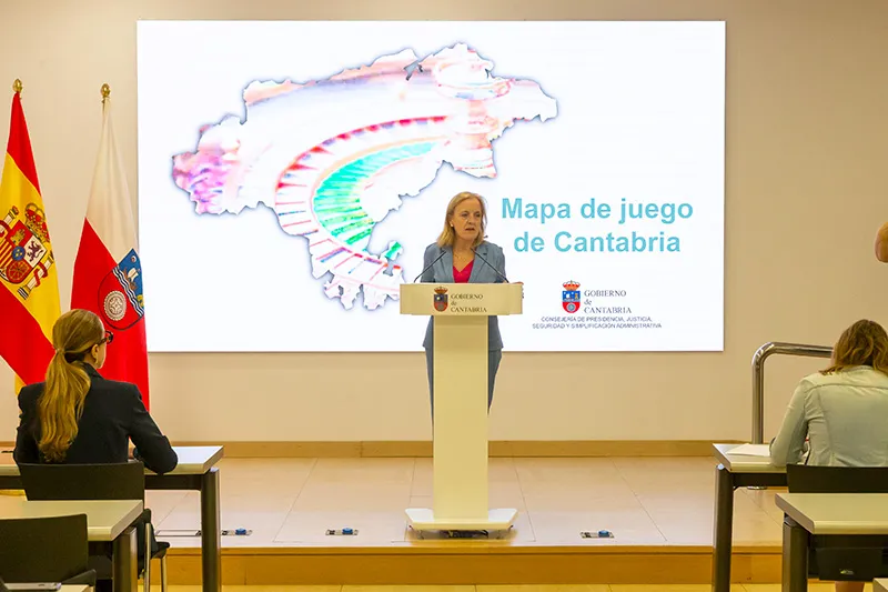 La consejera de Presidencia, Isabel Urrutia, en su intervención de esta mañana (Foto: Miguel López)