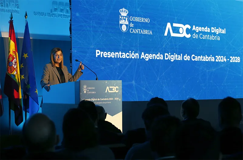 Imagen de archivo de la presidenta Buruaga, durante la presentación de la I Agenda Digital de Cantabria (Foto: Lara Revilla)