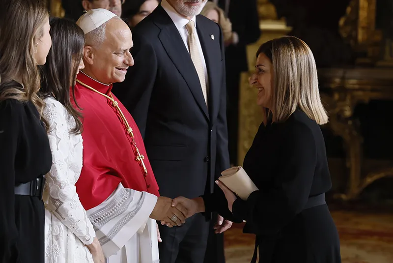 La presidenta Buruaga, durante la recepcion al Papa presidida por Sus Majestades Los Reyes Foto: EFE - Ballesteros y J.J. Guillén)