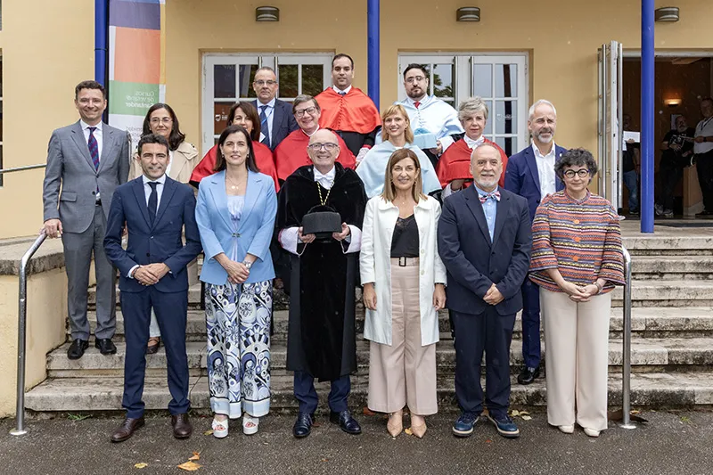 La presidenta de Cantabria junto al rector de la UIMP, el secretario de Estado de Ciencia y el resto de autoridades en la apertura de esta edición de los Cursos de Verano de la UIMP. FOTO: José Cavia