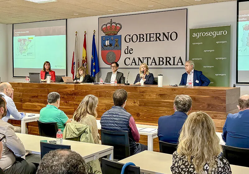 La consejera interviene en la jornada de trabajo de Agroseguro. (Foto: Gobierno de Cantabria)