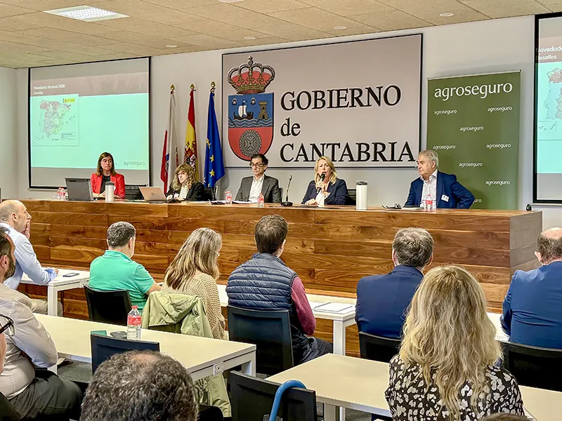 La consejera interviene en la jornada de trabajo de Agroseguro. (Foto: Gobierno de Cantabria)