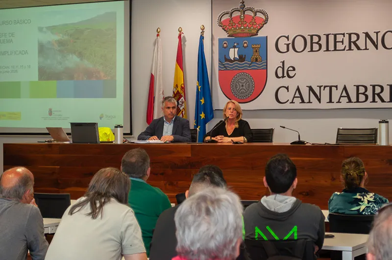La consejera interviene en la formación de quemas controladas. (Foto: Jimena Aguirre).