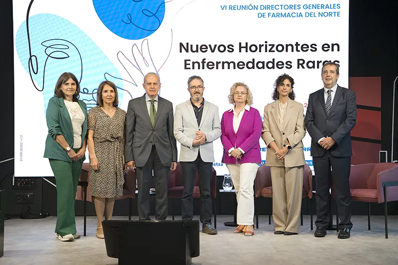 Isabel Priede (tercera por la derecha) junto a los responsables de Farmacia de Euskadi, Asturias, Cantabria y Galicia, durante la VI Reunión de directores generales de Farmacia del Norte de España, celebrado en Bilbao (Foto: Gobierno de Cantabria)