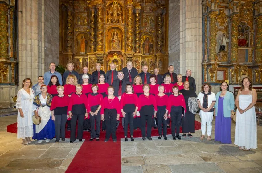 Noticias de Cantabria | El Cántabro | La Coral Barquera abrió la LVII edición del Certamen de la Canción Marinera que se celebra este fin de semana en la iglesia gótica Santa María de los Ángeles
