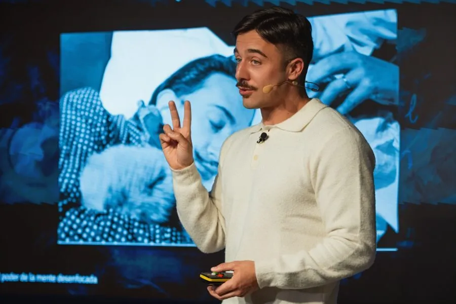 Noticias de Cantabria | El Cántabro | Simmon Said protagoniza una charla sobre arte y creatividad en la sede de Camargo