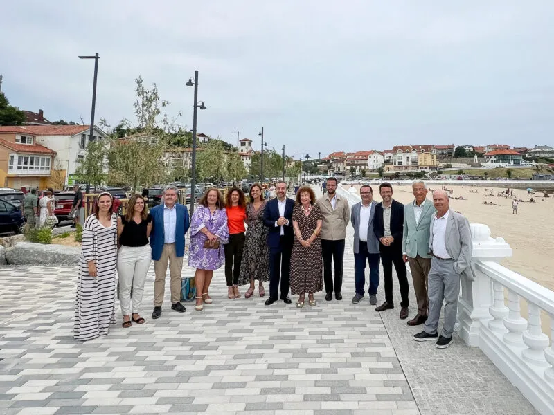 Noticias de Cantabria | El Cántabro | Comillas inaugura el nuevo frente marítimo tras las obras de urbanización y renaturalización del entorno de la playa 