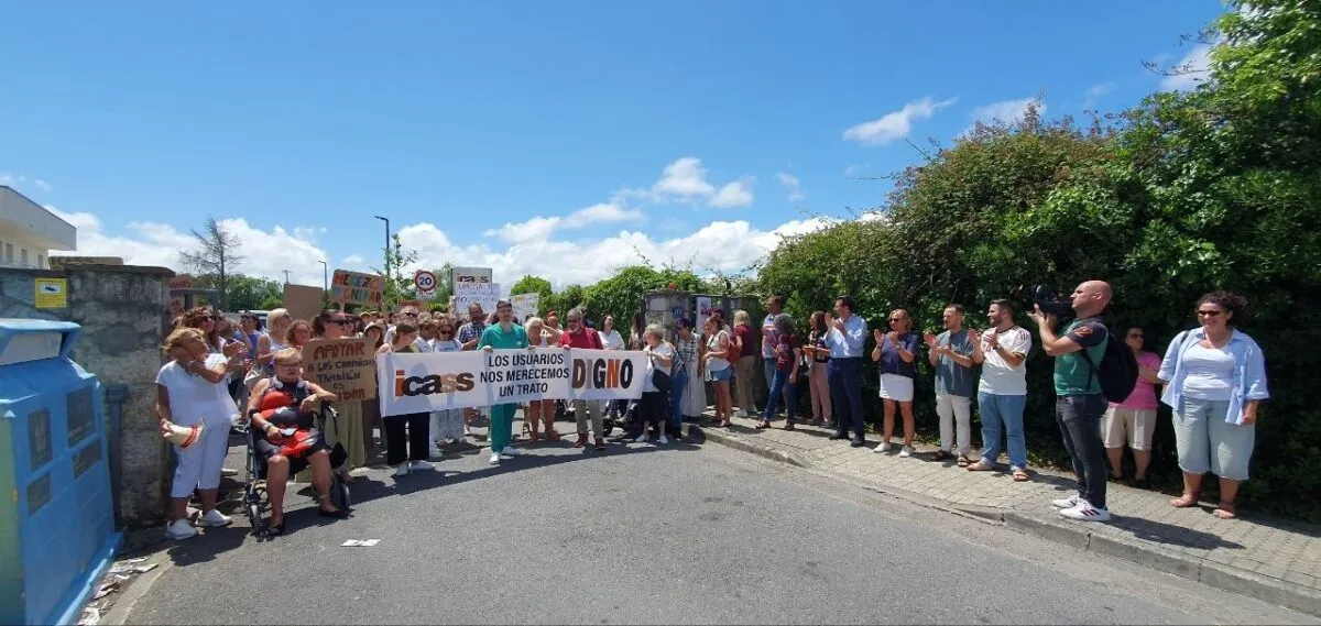 Noticias de Cantabria | El Cántabro | Más de un centenar de personas vuelven a exigir soluciones para el CAD de Laredo: "No hacen falta más parches"