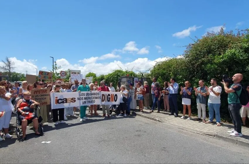 Noticias de Cantabria | El Cántabro | Más de un centenar de personas vuelven a exigir soluciones para el CAD de Laredo: "No hacen falta más parches"
