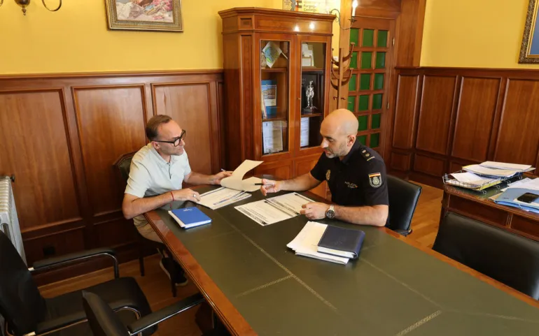 Noticias de Cantabria | El Cántabro | El Ayuntamiento de Reinosa y la Policía Nacional avanzan en la implantación de una oficina permanente en la ciudad