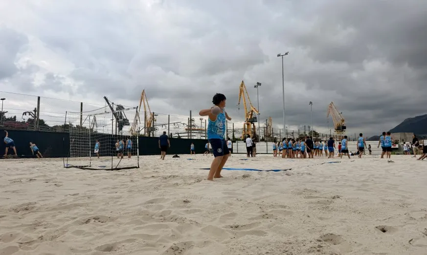 Noticias de Cantabria | El Cántabro | LAS NUEVAS PISTAS DE ARENA DAN UN NUEVO IMPULSO AL DEPORTE EN ASTILLERO