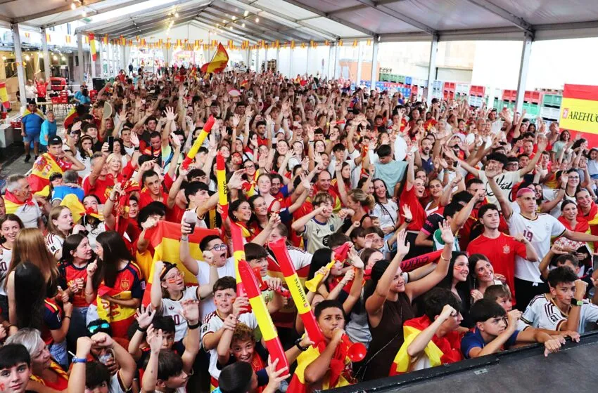 Noticias de Cantabria | El Cántabro | Cientos de personas celebran la Copa del Mundo en las Fiestas del Carmen