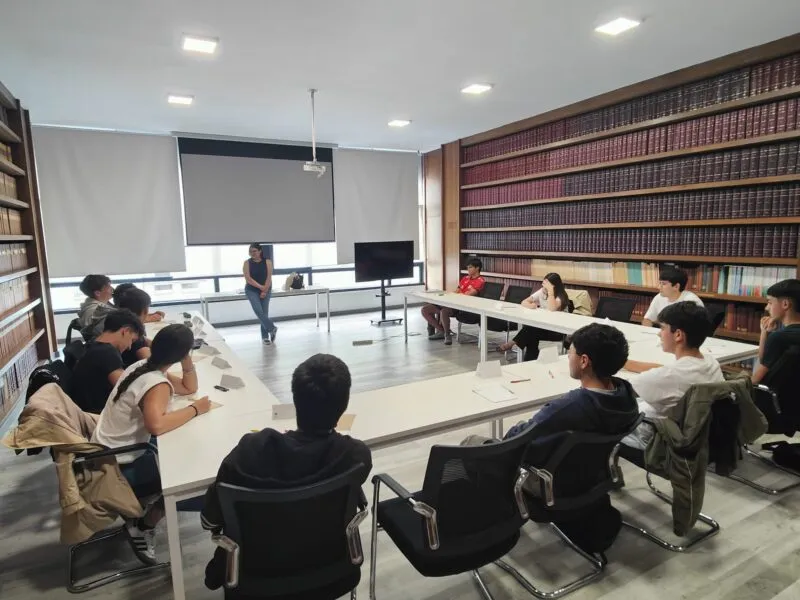 Noticias de Cantabria | El Cántabro | Aprender inglés gratis este verano: 30 jóvenes preparan el B2 de Cambridge gracias a Cámara Torrelavega