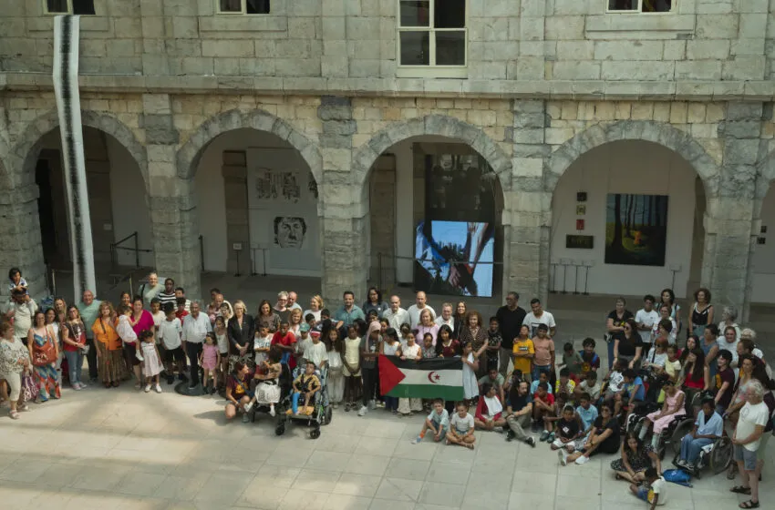 Noticias de Cantabria | El Cántabro | El Parlamento de Cantabria da la bienvenida a los 65 niños saharauis del programa "Vacaciones en Paz"