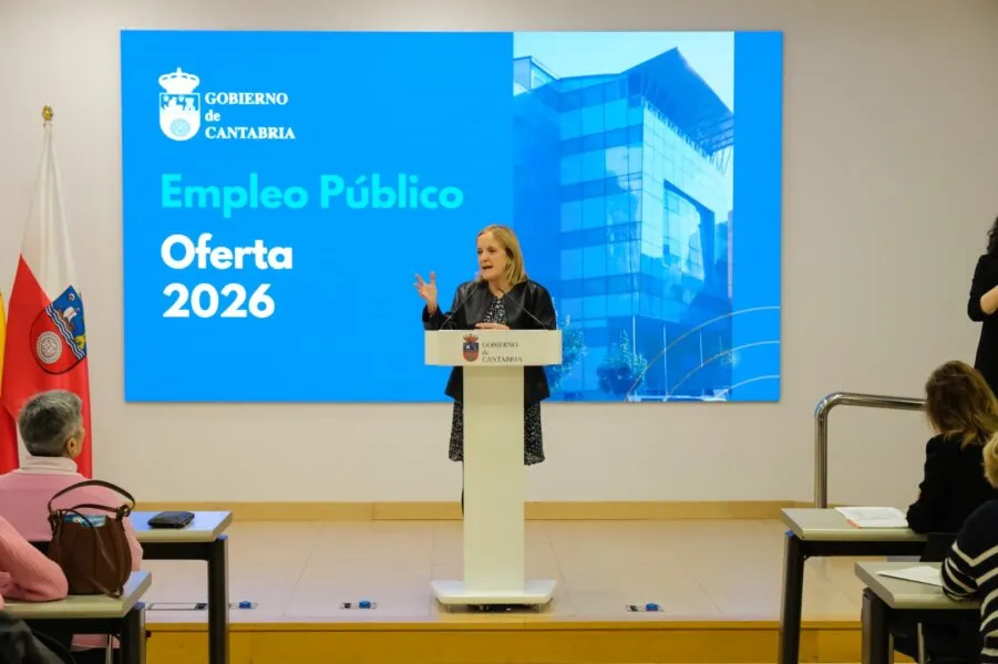 Imagen de la consejera de Presidencia, Isabel Urrutia, en la presentación de la oferta de empleo público (FOTO: Raúl Lucio)