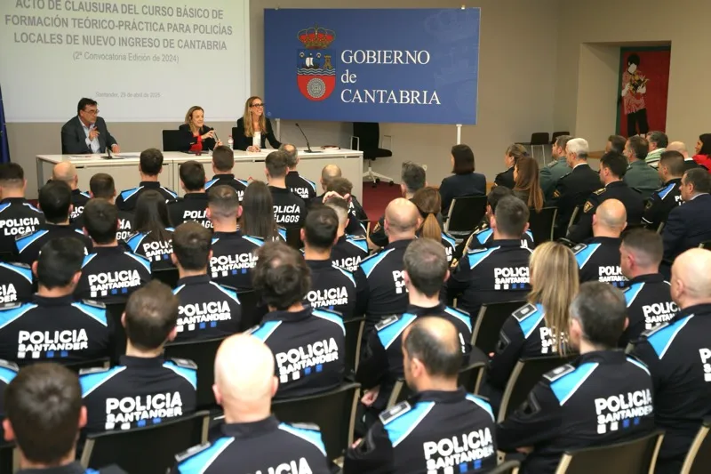 Clausura del Curso Básico de Policía Local, en el que participan los nuevos agentes