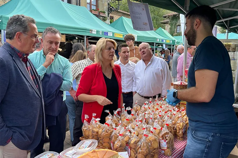 Imagen de archivo de la consejera de Desarrollo Rural durante una visita a una feria agroalimentaria. (Foto: Miguel López)