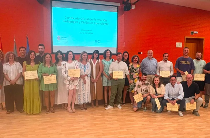  Los veinte primeros alumnos del certificado oficial en Formación Pedagógica y Didáctica para profesorado especialista de FP reciben su título