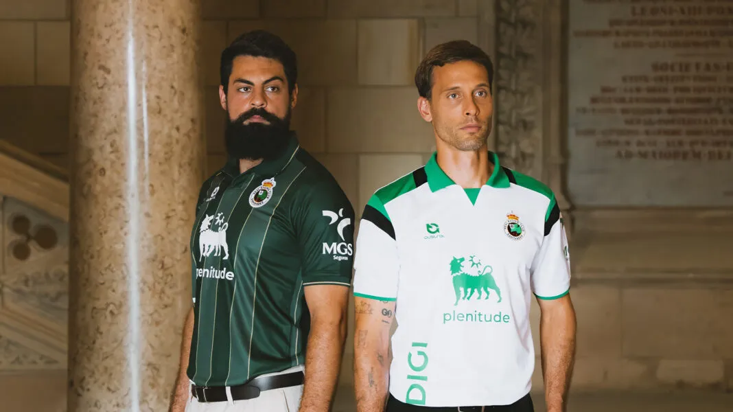 Noticias de Cantabria | El Cántabro | El Racing presenta sus nuevas equipaciones para el regreso a Primera División con un marcado estilo retro