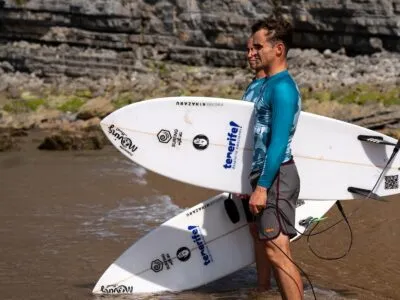Noticias de Cantabria | El Cántabro | Las sorprendentes tablas de surf fabricadas con miles de colillas pasaron por Somo para lanzar un contundente mensaje contra la contaminación marina Noticias de Cantabria | El Cántabro | Las sorprendentes tablas de surf fabricadas con miles de colillas pasaron por Somo para lanzar un contundente mensaje contra la contaminación marina