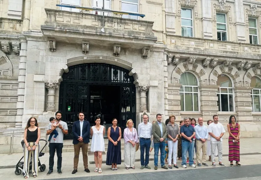Noticias de Cantabria | El Cántabro | Santander guarda un minuto de silencio por las víctimas del incendio de Los Gallardos