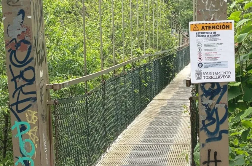 Noticias de Cantabria | El Cántabro | El Ayuntamiento cierra al tránsito peatonal la pasarela colgante de La Viesca por motivos de seguridad