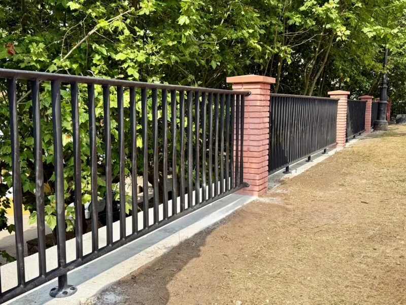 Noticias de Cantabria | El Cántabro | El Ayuntamiento trabaja en la renovación integral de la barandilla de la Plaza de México