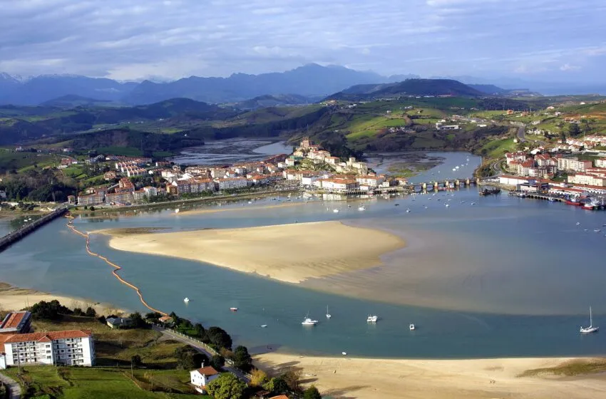  El Ayuntamiento muestra su satisfacción por el anteproyecto de mejora del paseo peatonal entre La Maza y la playa del Tostadero en San Vicente de la Barquera