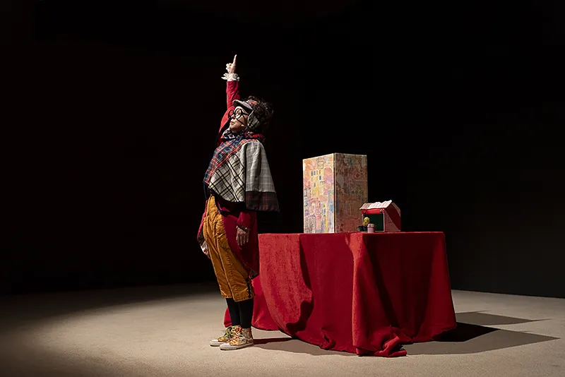 Imagen del espectáculo de la compañia Hilo producciones ''Los misterios de Calista'. (Foto: Gobierno de Cantabria)