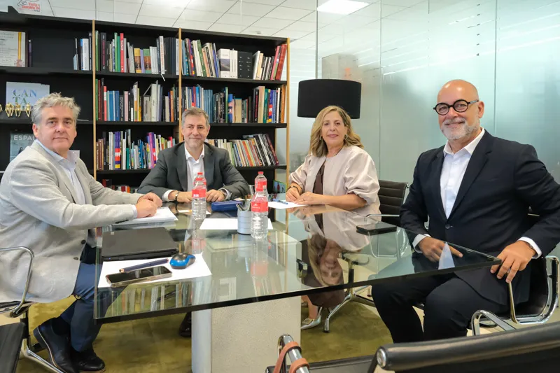 Luis Martínez Abad y Marlene Figueroa, en el centro, junto a José Luis López Vielba y Moisés Jorge Naranjo (Foto: RAÚL LUCIO)