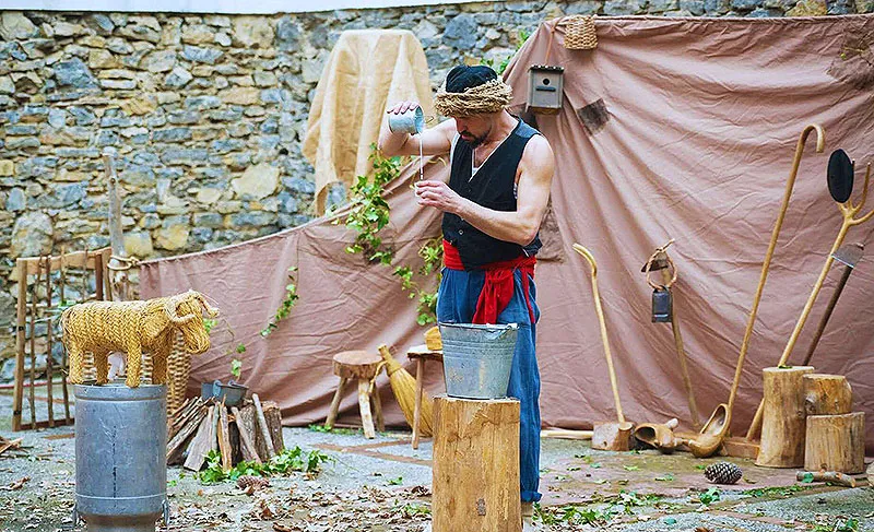 Imagen del espectaculo de Nando Caneca que participa en el programa 'Territorio'. (Foto: Gobierno de Cantabria)