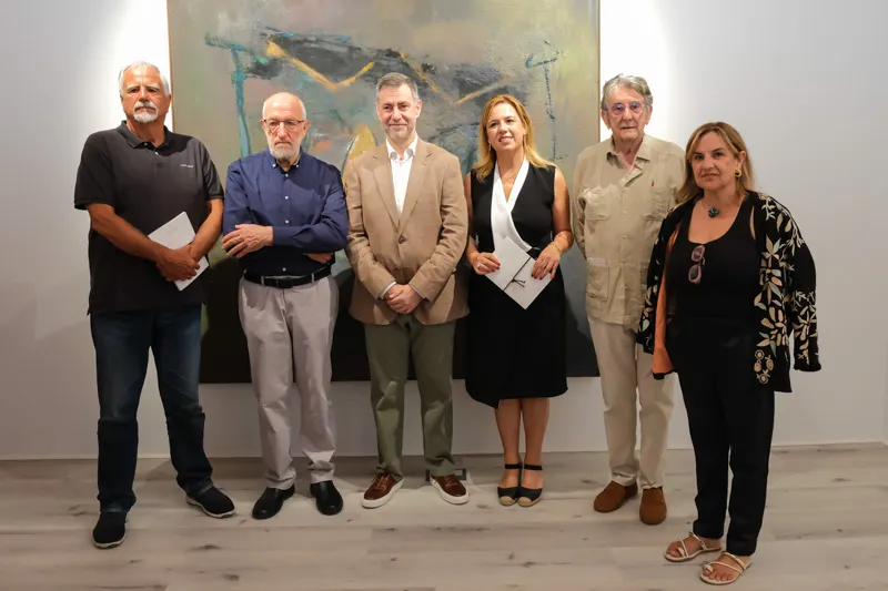 El consejero en la inauguración de la muestra. FOTO: Raúl Lucio