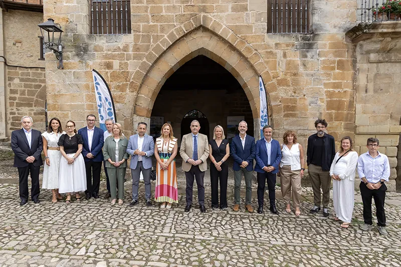 Foto de familia de los asistentes a la sexta reunion del Comite de Gobernanza de Costa Quebrada (Foto: Jose Cavia)