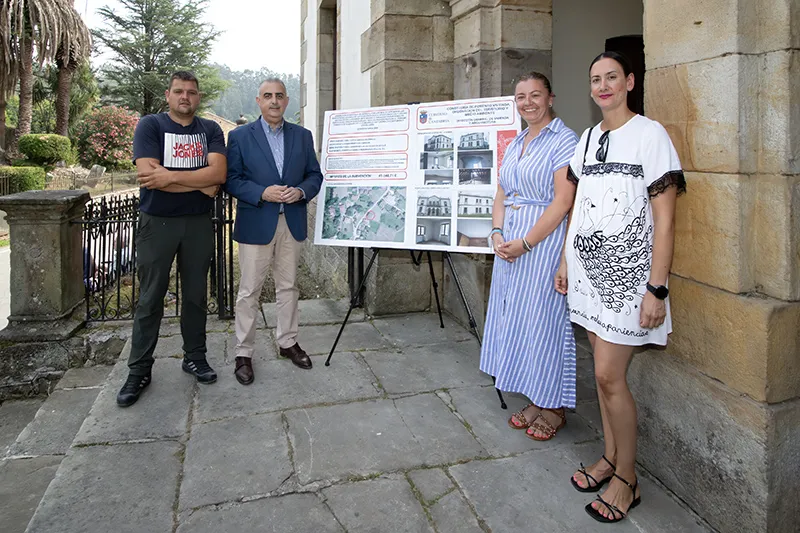 El consejero, junto a la alcaldesa y concejales del Ayuntamiento de Ampuero, han visitado la instalacion (Foto: Jose Cavia)