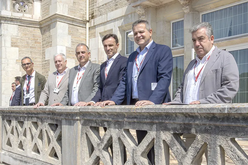 El consejero, en el Palacio de la Magdalena, junto al resto de ponentes de la mesa redonda (Foto: Emma Portillo)