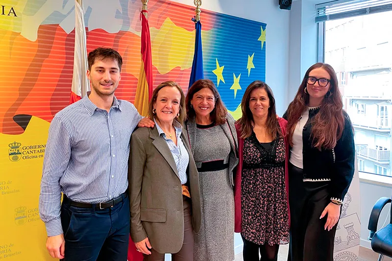 Imagen de archivo de la consejera de Presidencia en una visita a la Oficina del Gobierno de Cantabria en Bruselas. (Foto: Oficina de Comunicación)