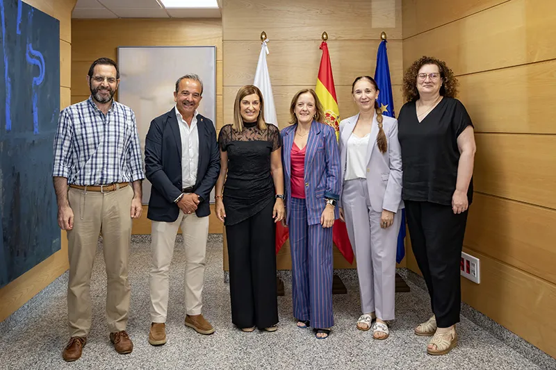 De izquierda a derecha, Carlos Díez, Pedro Tresgallo, María José Sáenz de Buruaga, Isabel Urrutia, Luz López y Ana María Uría (FOTO: José Cavia)