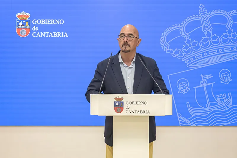El consejero durante su intervención, esta mañana, en rueda de prensa. FOTO: Emma Portillo