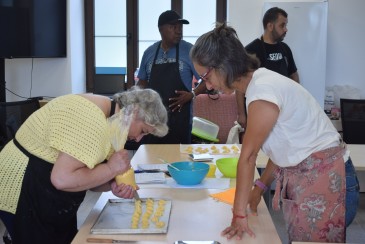  Participantes en el VII Programa AME de Piélagos se enfrentan a la precisión de la pastelería para trabajar como ayudantes en obradores y puntos calientes