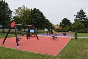 Noticias de Cantabria | El Cántabro | Piélagos concluye el acondicionamiento del parque inglés del alto de La Mina, en Arce, con el que finaliza la mejora de las zonas de juego infantil de la localidad