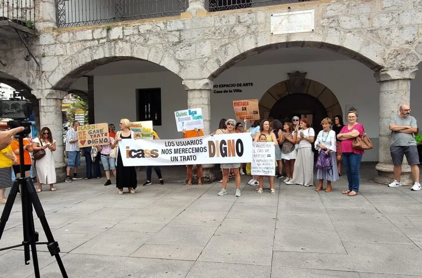 Noticias de Cantabria | El Cántabro | La plantilla del CAD de Laredo vuelve a la calle: «No hablamos solo de ratios, hablamos de personas»